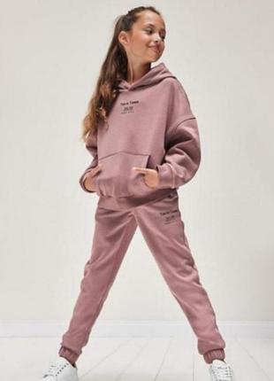 Утепленный на флисе спортивный костюм