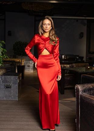 Сукня червона довга