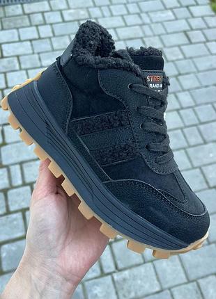 Зимние кроссовки на девочку