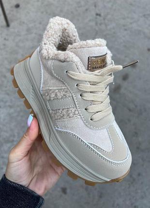 Зимние кроссовки на девочку