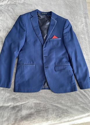 Чоловічий костюм