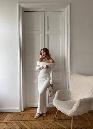 Молочна сукня - максі в рубчик з відкритими плечами