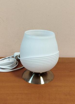 Небольшая настольная лампа светильник ночник --- уценка