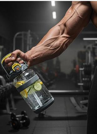 Легкая тританова бутылка для воды 2000 мл.