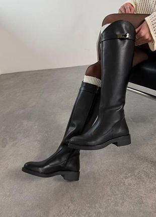 Зимові жіночі шкіряні високі чобітки на рівному ходу