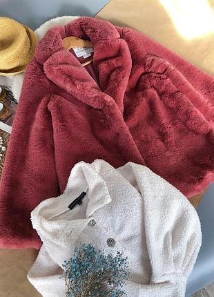 Стильна мʼяка рожева шубка із штучного хутра