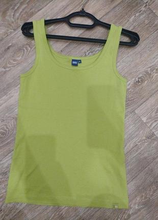 Майка,размер s
качество 💯 катон 
известный бренд