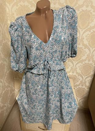 Неймовірно гарна блакитна сукня