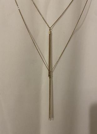 Біла майка з цепочками