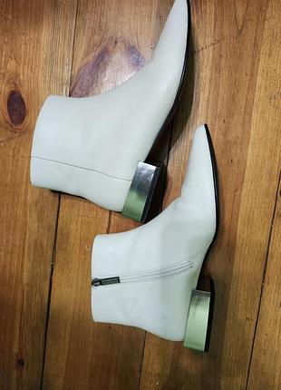 Ботиночки белая кожа на танкетке.на узкую ногу 38 размера