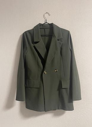 Жіночий костюм