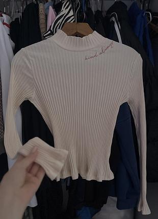 Светр з «тату написом»