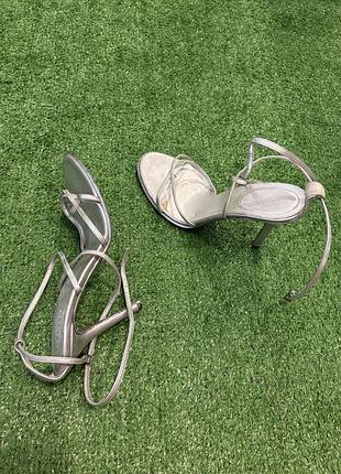 Нові стильні босоніжки на завʼязках