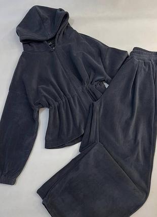 Крутий, теплий костюм