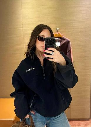 Чорна флісова кофта відомого бренду