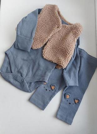 Брендовый костюм боди длинный рукав брюки и жилетка