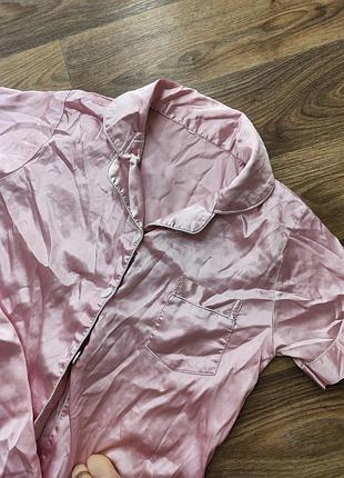 Атласная розовая пижама с шортами