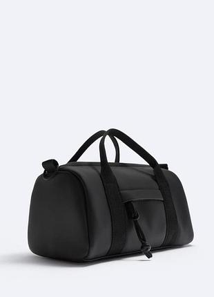 Прорезиненная сумка боулинг zara