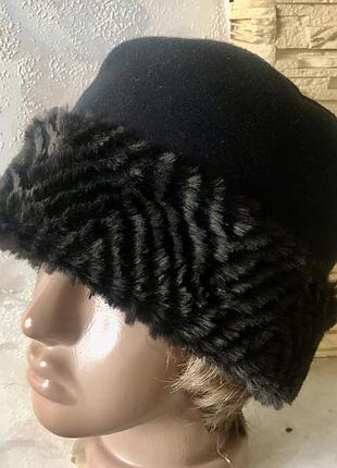 Черная зимняя шапка кубанка  с меховым ободком 56-57 см
