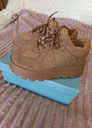 Женская зимняя обувь (кроссовки)