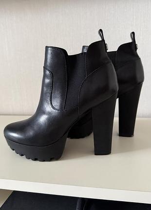 Ботильйони guess нові