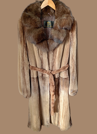 Новая. дл 113см, ог 110см. норковая шуба с соболем