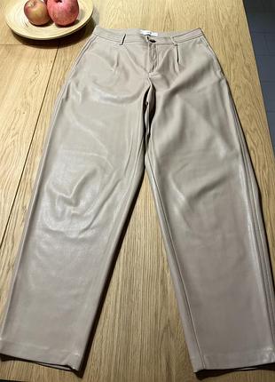 Mango шкіряні брюки.