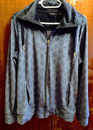 Женская велюровая кофта на змейке.