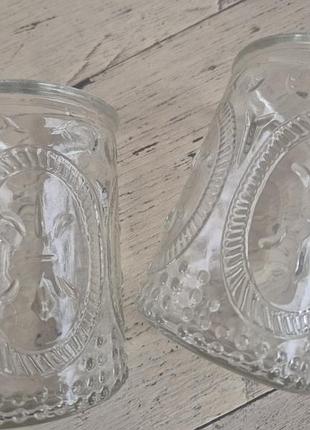 Пара стеклянных подсвечников