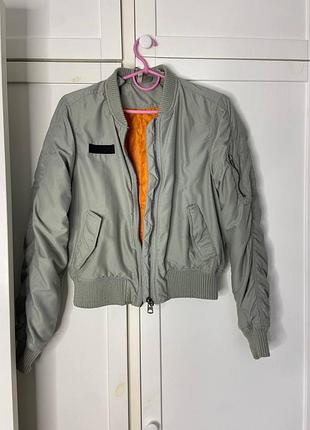 Жіночий вкорочений осінній бомбер,стильний бомбер,курточка,куртка сіра світла,жіноча базова хакі,вітровка
