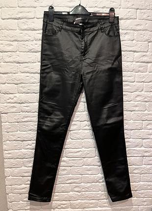 Чорні джинси