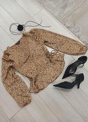 Блузa , сатинова, темно-золотий колір в чорний горох, із зав'язками на збоку, на запах, з баскою, з довгим рукавом ліхтариком, brave soul lindon