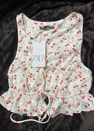 Новий топ zara з вишнями, розмір s