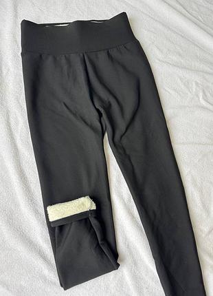 Теплые гладкие черные лосины, утепленные