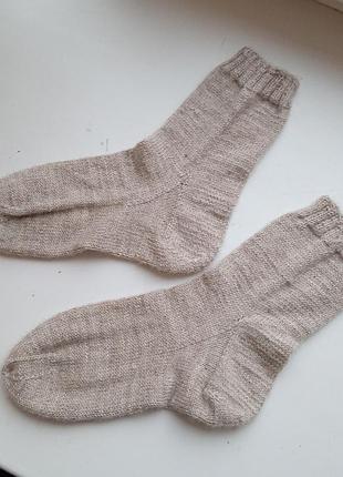 Теплі в'язані з натуральної вовни в нейтральному бежевому кольорі