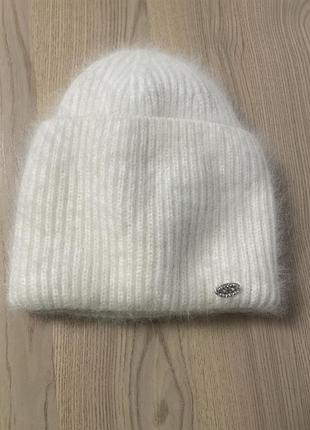 Шапка жіноча стильна