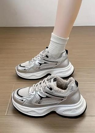 Кросівки на плюші 2 кольори