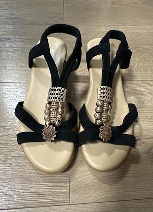 Босоніжки мала танкетка купувала в німеччині