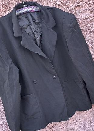 Стильный пиджак большого размера