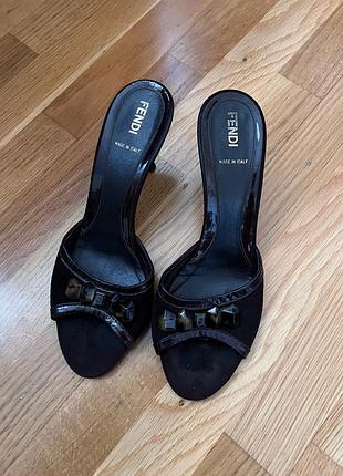 Босоніжки fendi