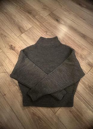 Вʼязаний светр вкорочений