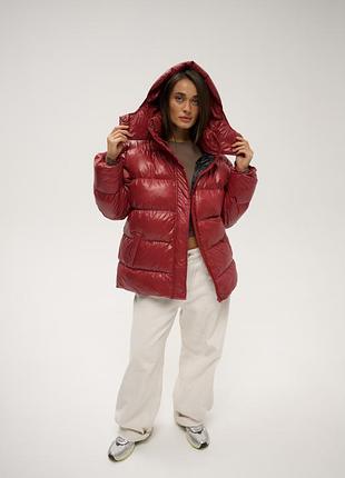 Дутый стеганый пуховик с капюшоном под пояс