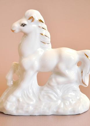 Статуэтка фарфоровая "лошадь", 6.5 х 7 см