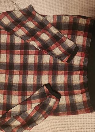 Пуловер в клітинку