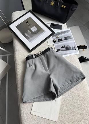 Стильные кашемировые шорты с высокой посадкой