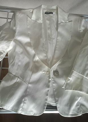 Нежный невероятный брендовый жакет