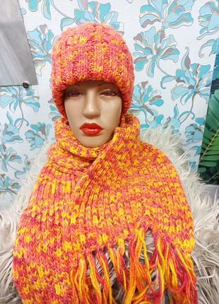 Классный яркий вязаный комплект шапка+шарф, ручная работа, оранжевый+желтый.