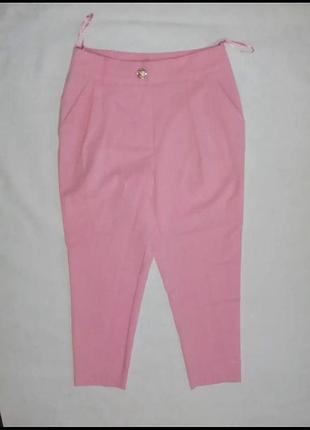 Красивые розовые брюки