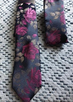 Галстук мужской, новый,фирменный, с нагрудным платком.
