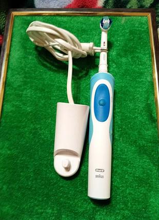 Электронная зубная щетка.